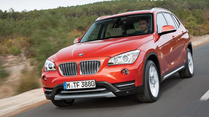 Η νέα BMW X1 δεν είναι μόνο το πρώτο μικρομεσαίο SUV της BMW, αλλά και το πρώτο με κίνηση πίσω, παραμένοντας πιστό στις αξίες της πισωκίνησης της μάρκ